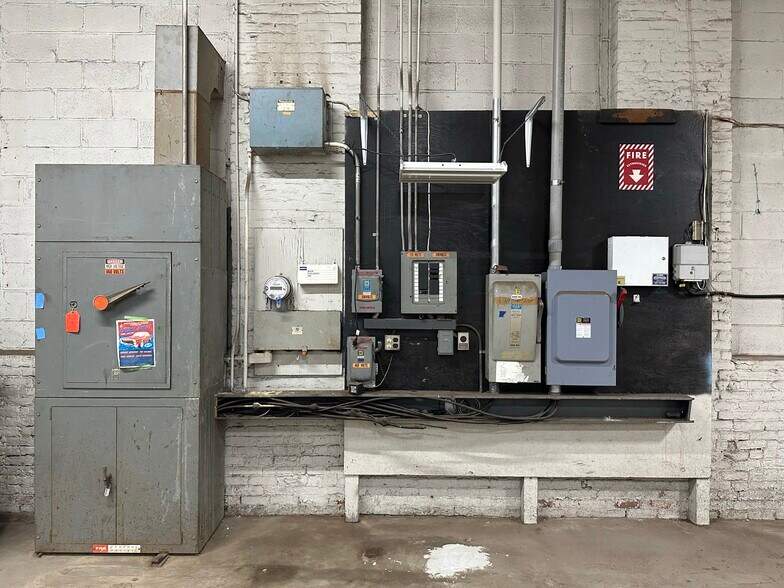 More Photos Of 7 Dunnell Ln, Pawtucket Warehouse For Lease