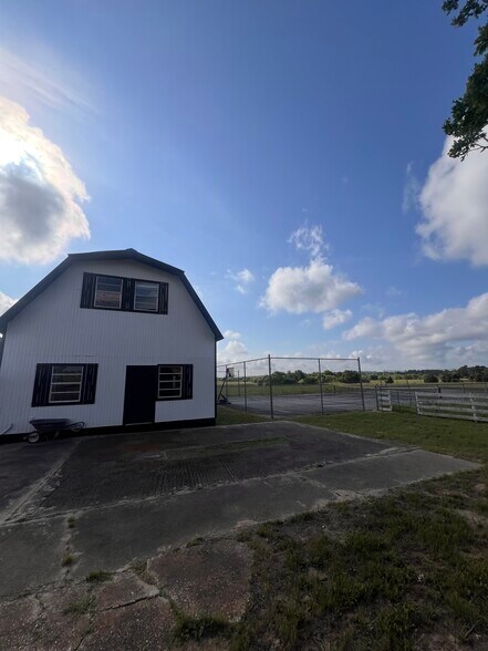 More Photos Of 2504 SH-304, Smithville Warehouse For Sale