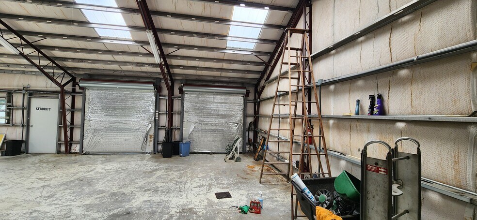 More Photos Of 208 Second st, Bristol Warehouse For Sale