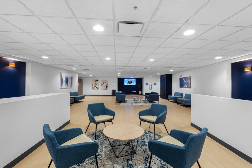 More Photos Of 5701 E Hillsborough Ave, Tampa Office For Lease