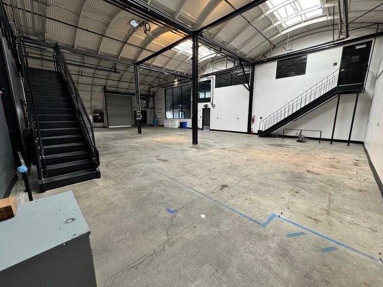 More Photos Of 800-808 E Washington Ave, Santa Ana Warehouse For Lease