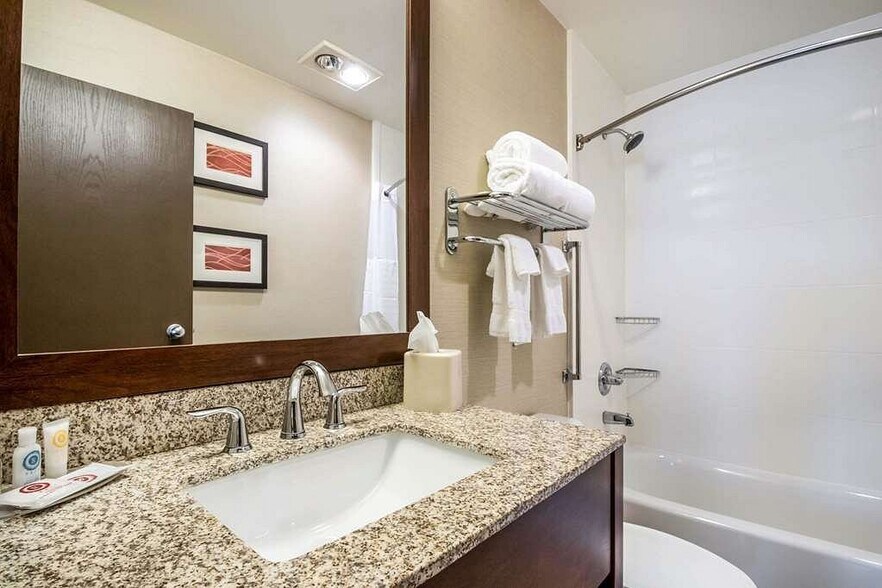 More Photos Of 120 W Stevenson Rd, Ottawa Hotel For Sale