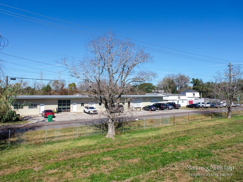More Photos Of 11710 Old Main Street Loop Rd, Houston Warehouse For Sale