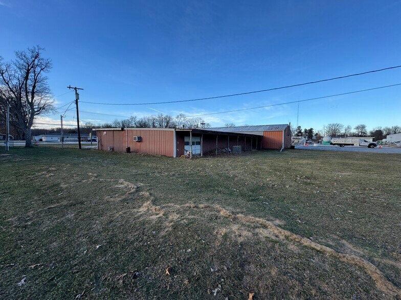 More Photos Of 2240 S US Highway 35, Knox Freestanding For Sale