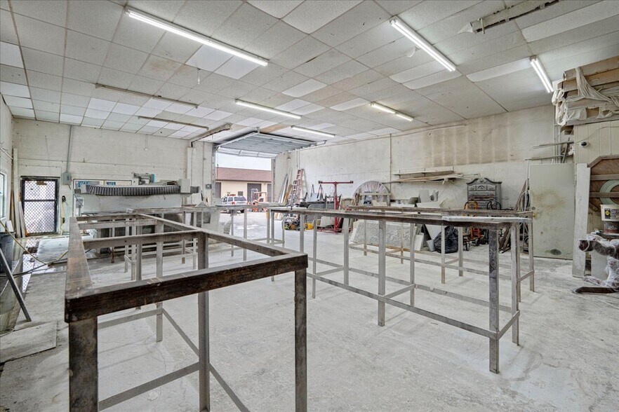 More Photos Of 1434 Market Cir, Port Charlotte Warehouse For Sale