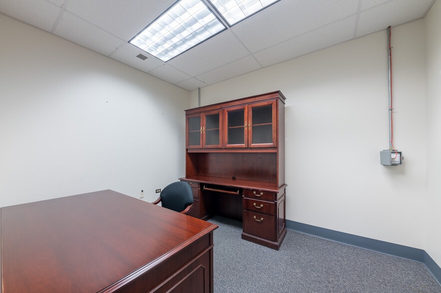 More Photos Of 347 W Main St, Clarksburg Office For Lease