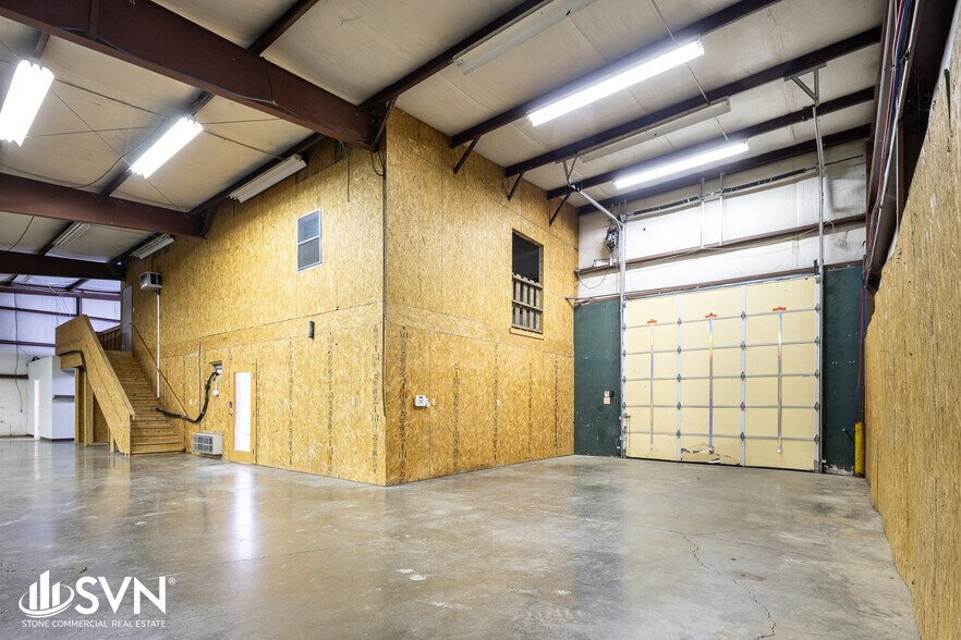 More Photos Of 129 Macarthur Ct, Nicholasville Warehouse For Lease
