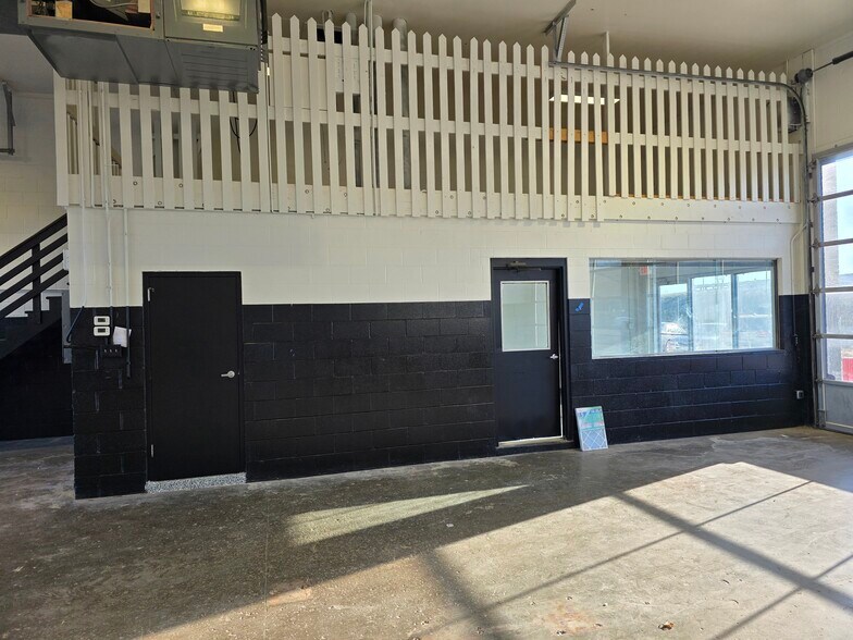 More Photos Of 2560-2580 Old Hwy 94 South Dr, Saint Charles Auto Repair For Lease