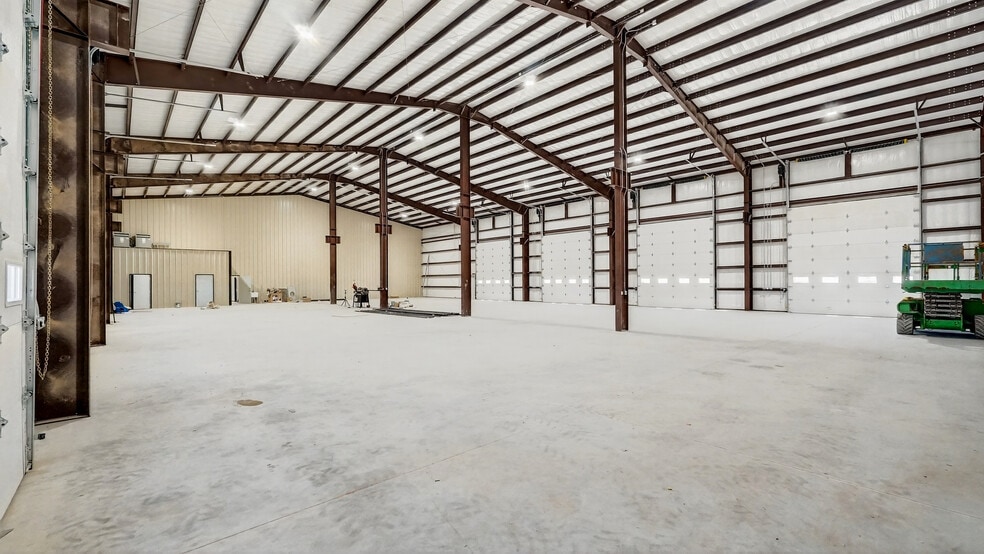 More Photos Of 16510 W Basin St, Odessa Warehouse For Sale