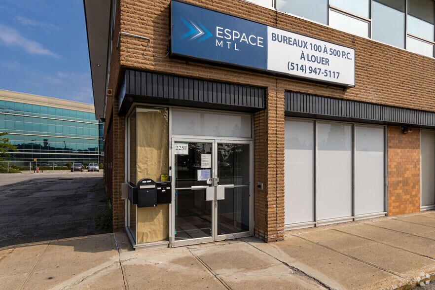 More Photos Of 225 Boul Hymus, Pointe-claire Coworking Space
