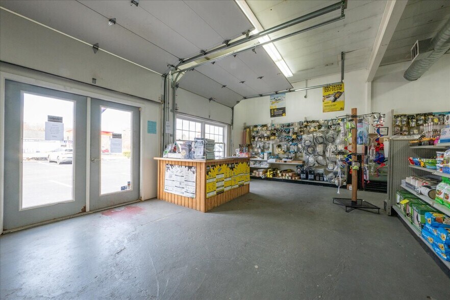 More Photos Of 323 Clarks Falls Rd, North Stonington Freestanding For Lease