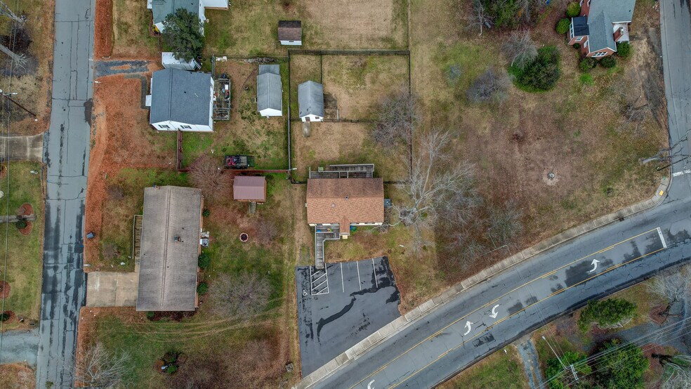 More Photos Of 1806 Vance St, Reidsville General Retail For Sale