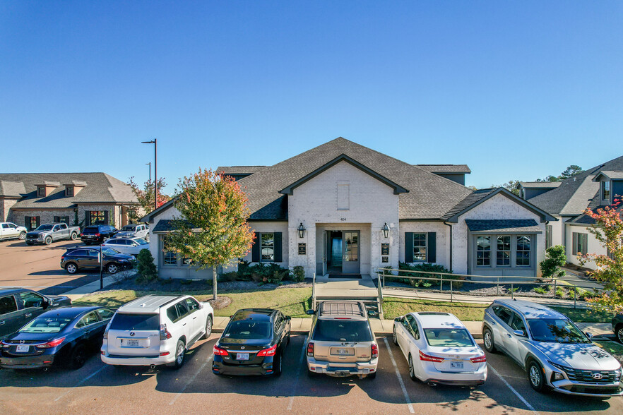 Primary Photo Of 404 Enterprise Dr, Oxford Medical For Sale