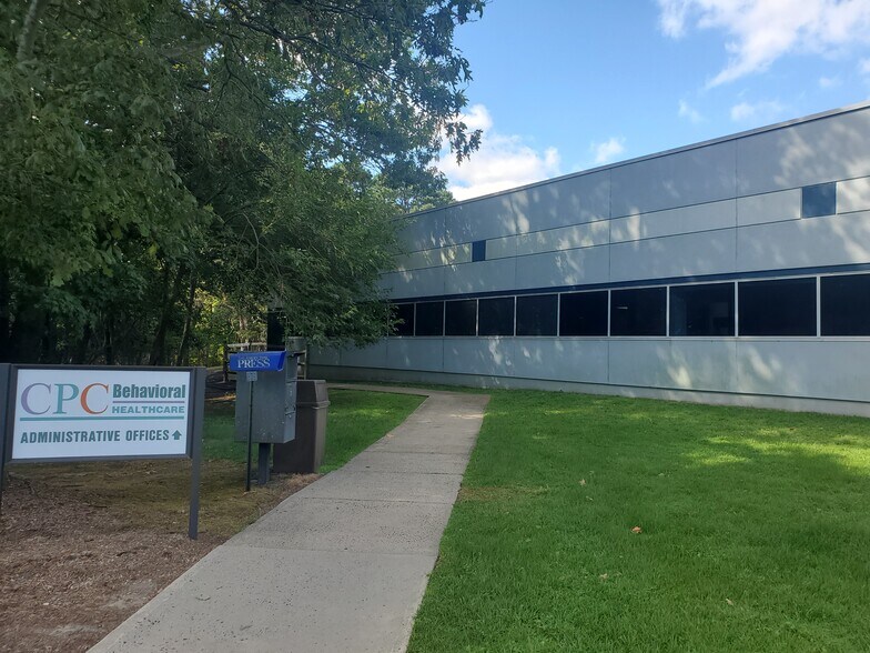 More Photos Of 10 Industrial Way E, Eatontown Office For Lease