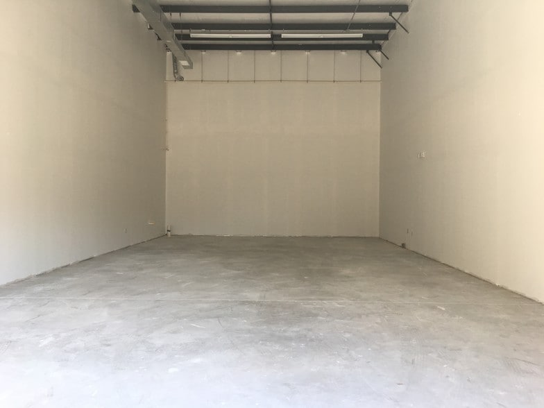 More Photos Of 8461 Possum Hollow Rd, Fort Mill Showroom For Lease
