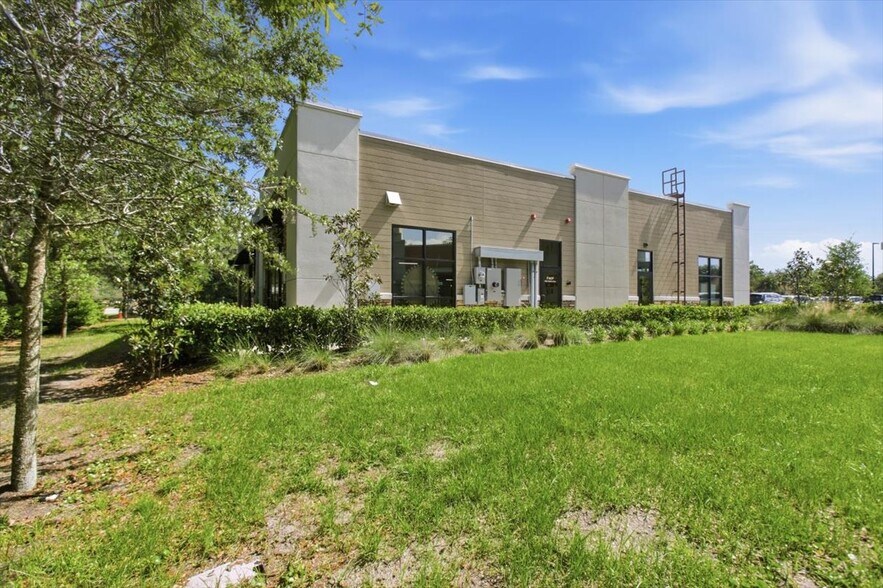 More Photos Of 160 Registry Blvd, Saint Augustine General Retail For Sale