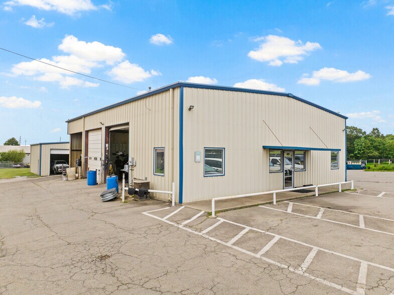 More Photos Of 2300 W Ferguson Rd, Mount Pleasant Freestanding For Lease