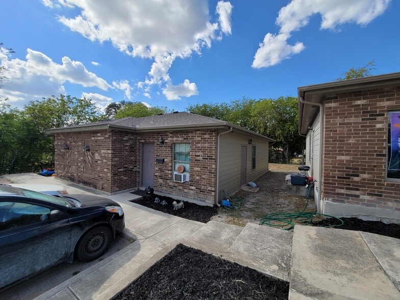 More Photos Of 10911 Baltic St, San Antonio Apartments For Sale
