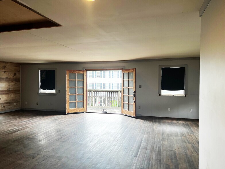 More Photos Of 124 Clinton St, Delaware City Storefront Retail Residential For Sale