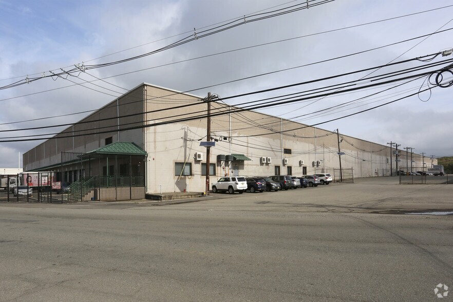 More Photos Of 55 Hook Rd, Bayonne Warehouse For Lease