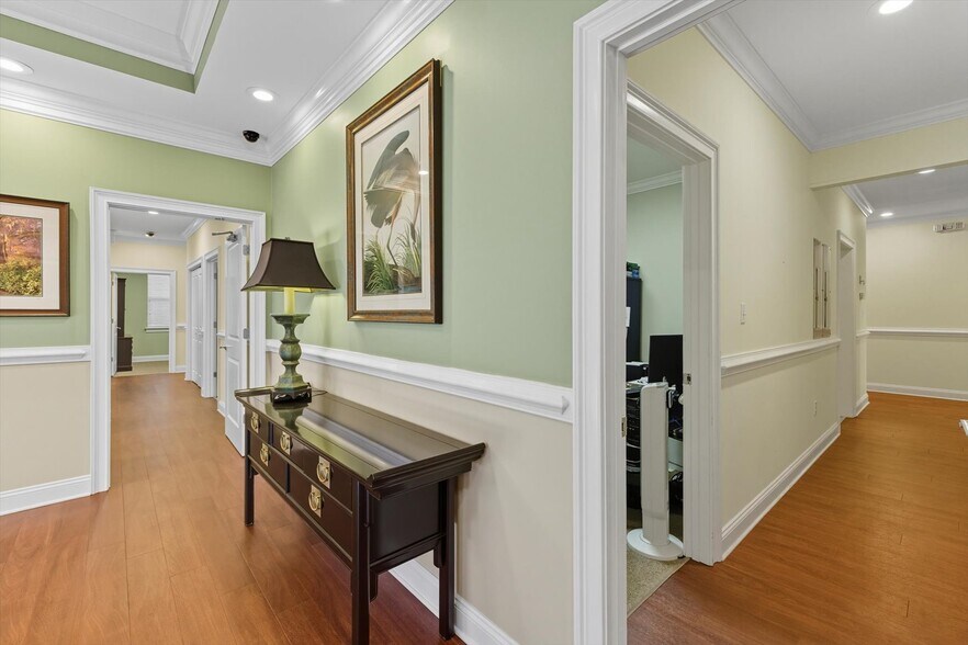 More Photos Of 2565 Barrington Cir, Tallahassee Office For Sale