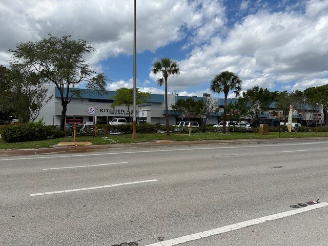 Primary Photo Of 1711 N Powerline Rd, Pompano Beach Showroom For Lease