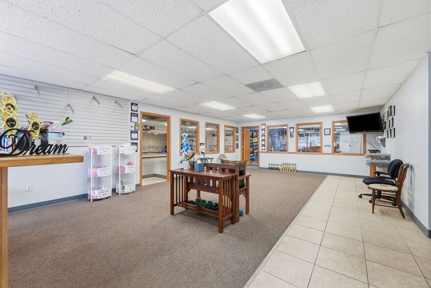 More Photos Of 251 8th St NW, Elk River Office For Sale