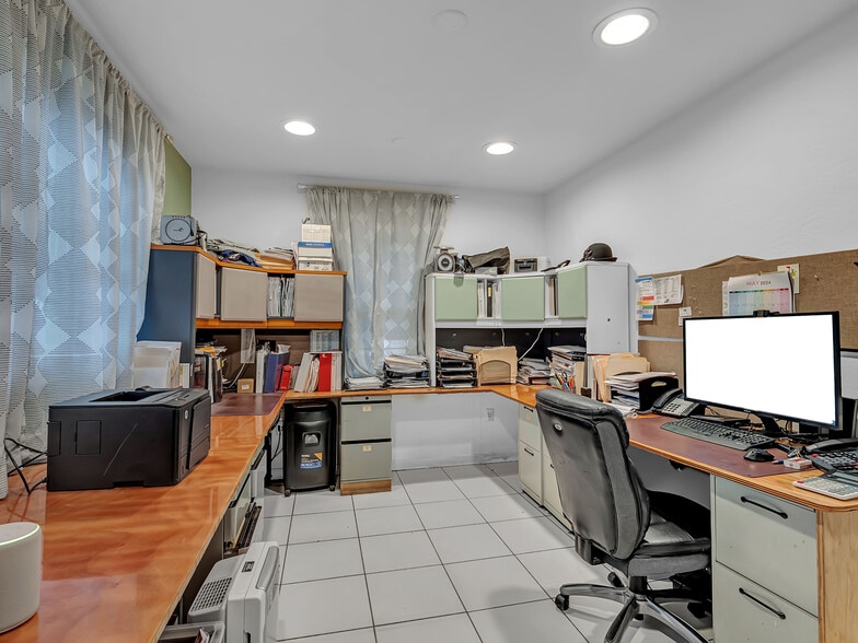 More Photos Of 660 Miller Dr, Miami Springs Research And Development For Sale