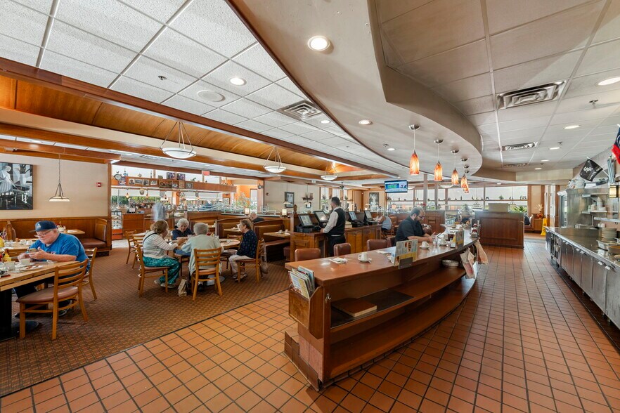 More Photos Of 980 W Lake St, Addison Restaurant For Sale