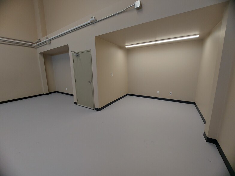 More Photos Of 7471 Edgar Industrial Bnd, Red Deer Warehouse For Lease