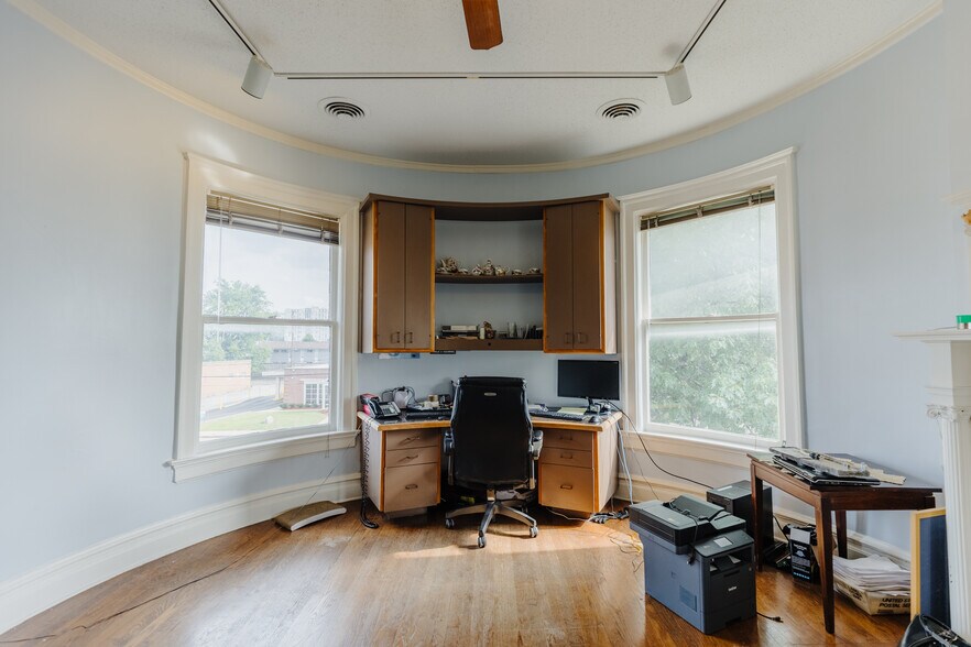 More Photos Of 1448 Madison Ave, Memphis Office For Sale