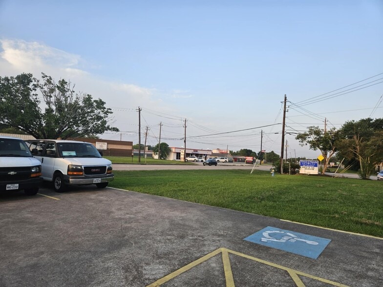 More Photos Of 2008 Broadway St, Pearland Land For Sale