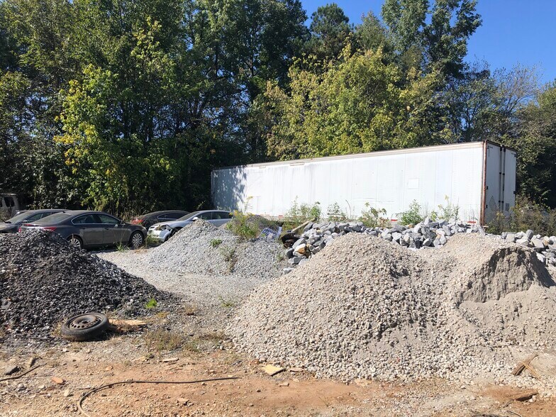 More Photos Of 240 Waters Rd, Atlanta Warehouse For Sale