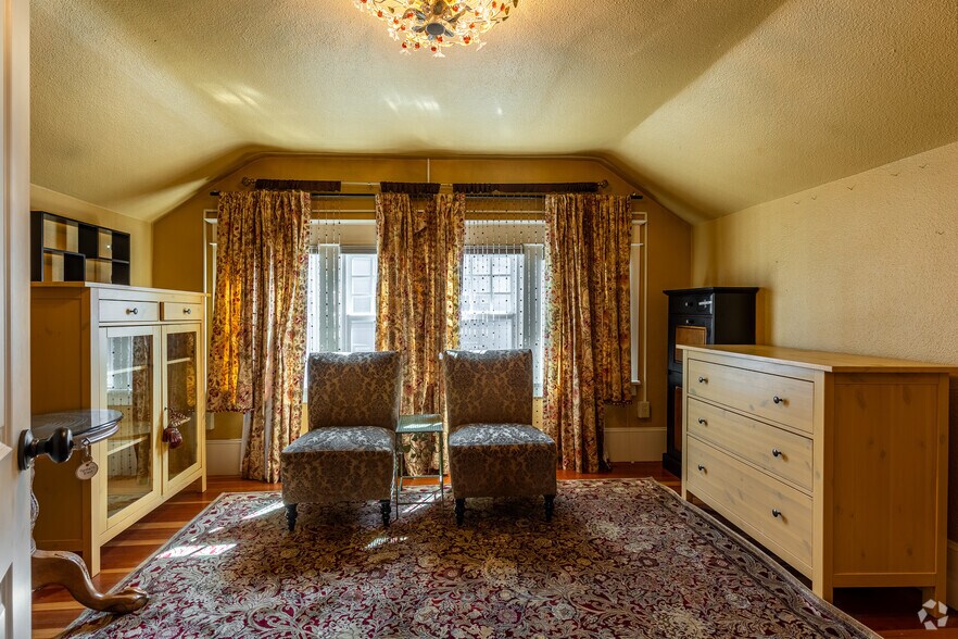 More Photos Of 16408 SE Mill Plain Blvd, Vancouver Office For Sale