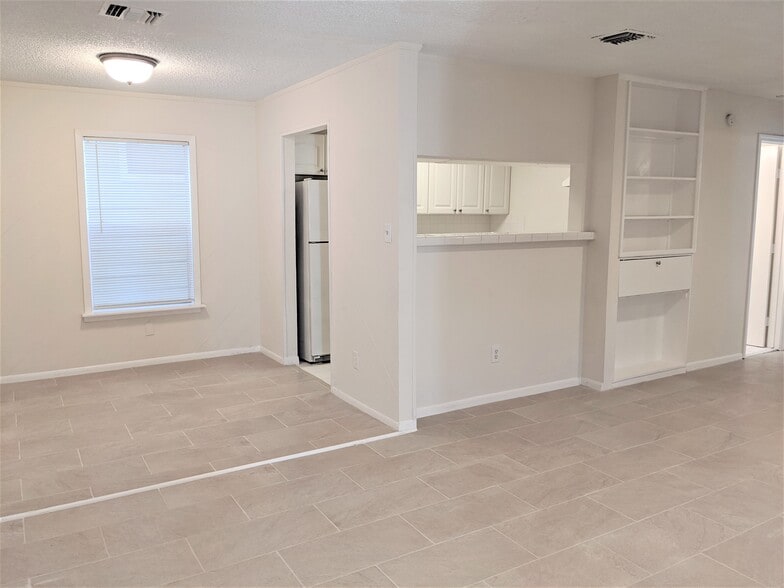 More Photos Of 704 E 22nd St, Houston Apartments For Sale