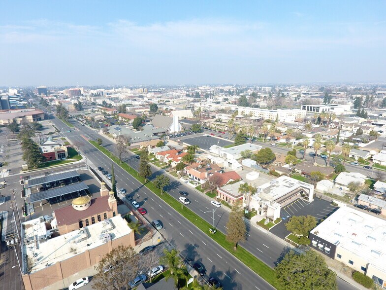 More Photos Of 400 Truxtun Ave, Bakersfield Office For Lease