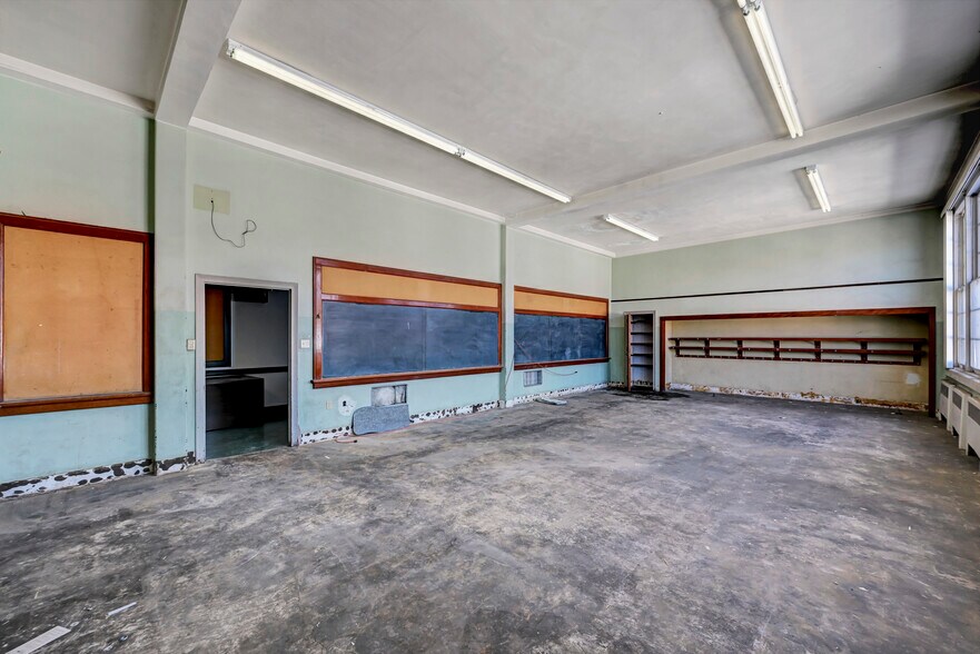 More Photos Of 301 Delaware Ave, Olyphant Office For Sale