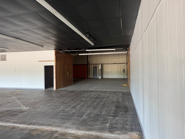 Primary Photo Of 304 W Mcartor Rd, Dodge City Unknown For Lease