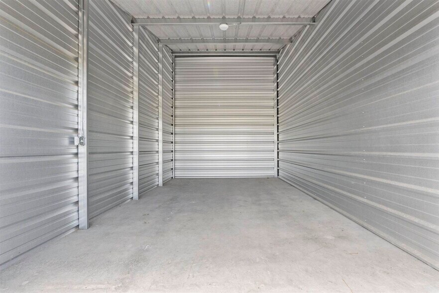 More Photos Of 1621 5th St, Crescent City Self Storage For Sale