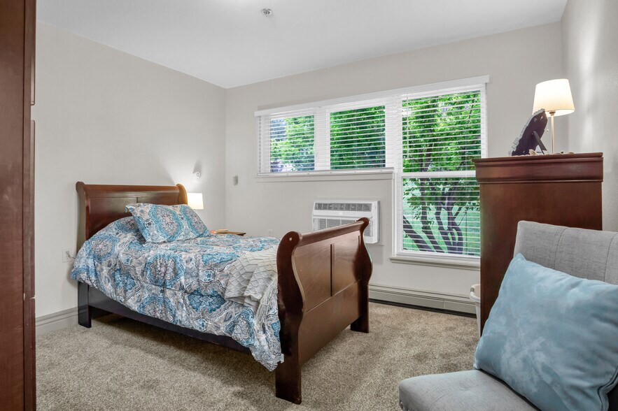 More Photos Of 4107 Central Ave, Kearney Assisted Living For Sale