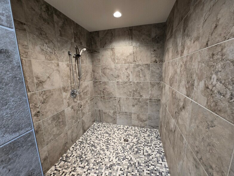 More Photos Of 228 Washington Ave, Bay City Freestanding For Sale