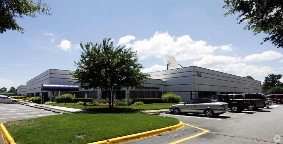 More Photos Of 230 Clearfield Ave, Virginia Beach Showroom For Lease