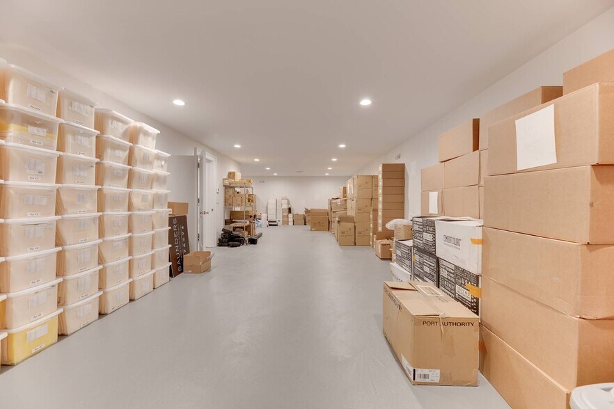 More Photos Of 26 Montauk Hwy, East Hampton Office For Sale