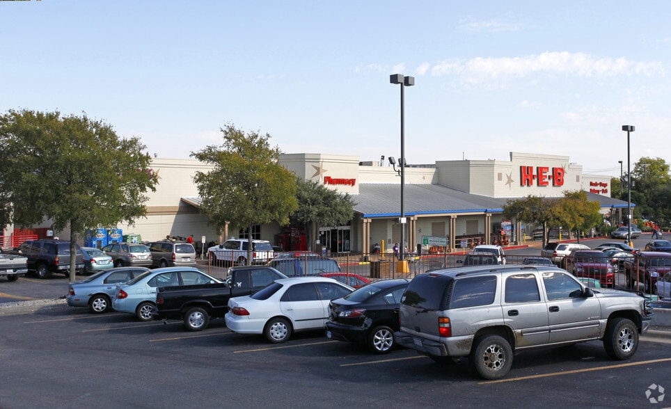 More Photos Of 1101 IH 35, Georgetown Supermarket For Lease