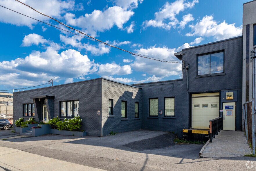 Primary Photo Of 5680 Rue Fullum, Montréal Showroom For Sale