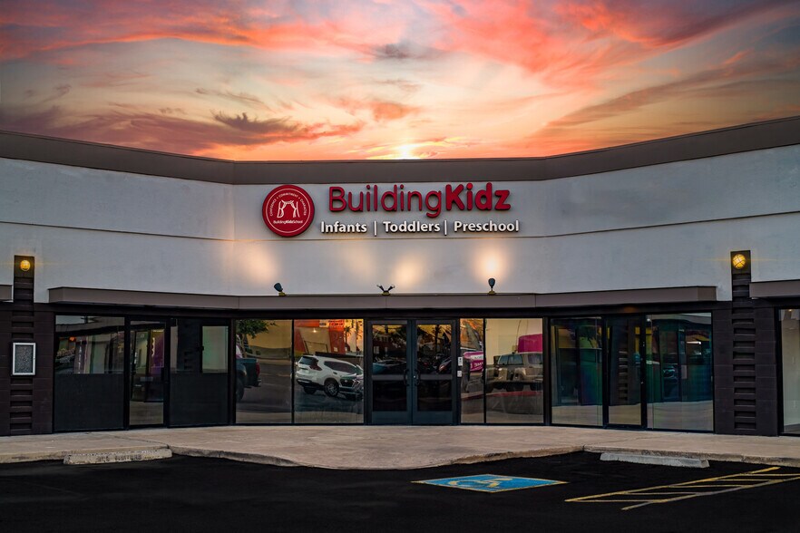 More Photos Of 323 N Gilbert Rd, Mesa General Retail For Lease