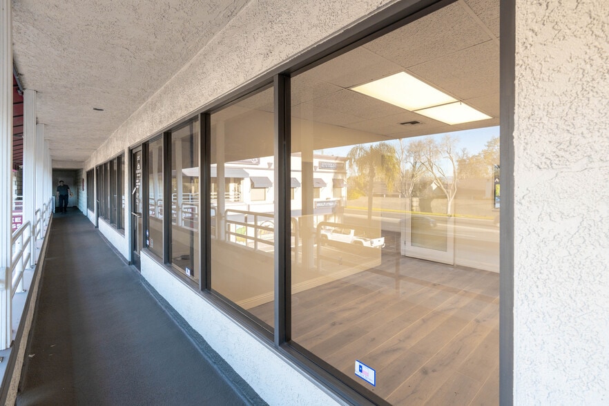 More Photos Of 23942-23945 Lyons Ave, Santa Clarita Storefront Retail Office For Lease