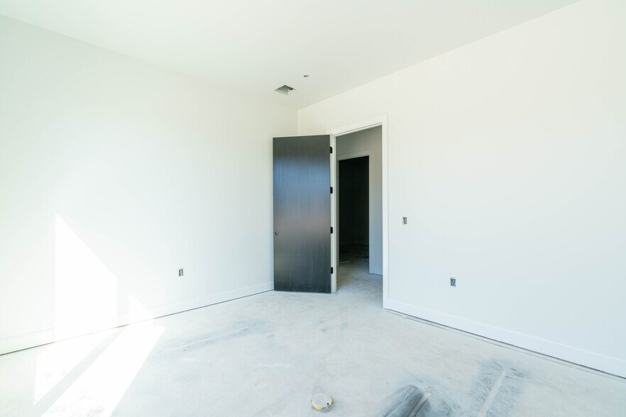 More Photos Of 3165 N Sooner Rd, Edmond Office For Sale