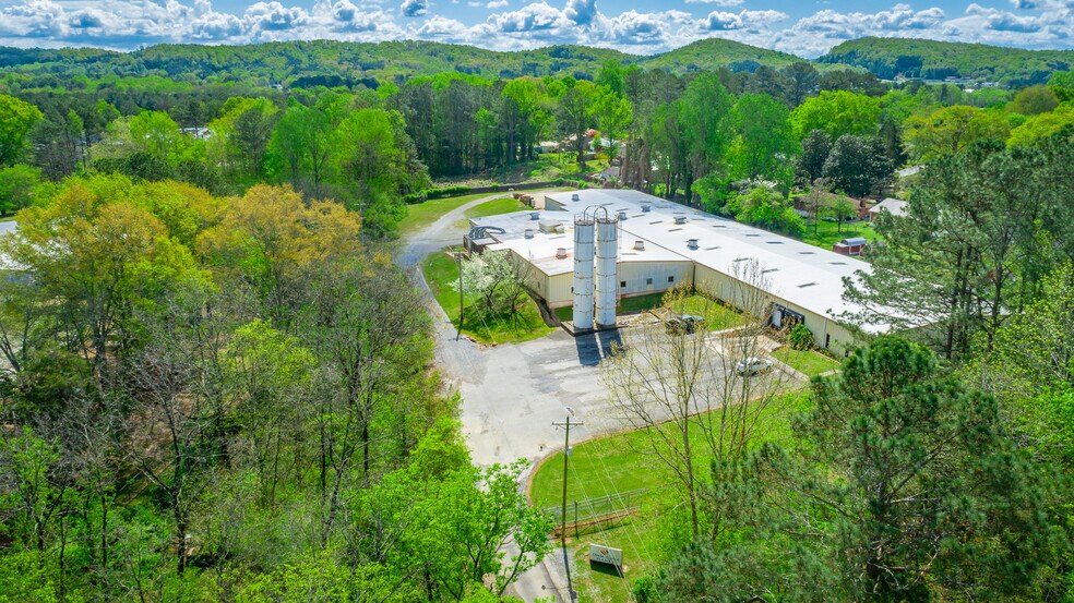 More Photos Of 1129 S Chattanooga St, LaFayette Warehouse For Sale