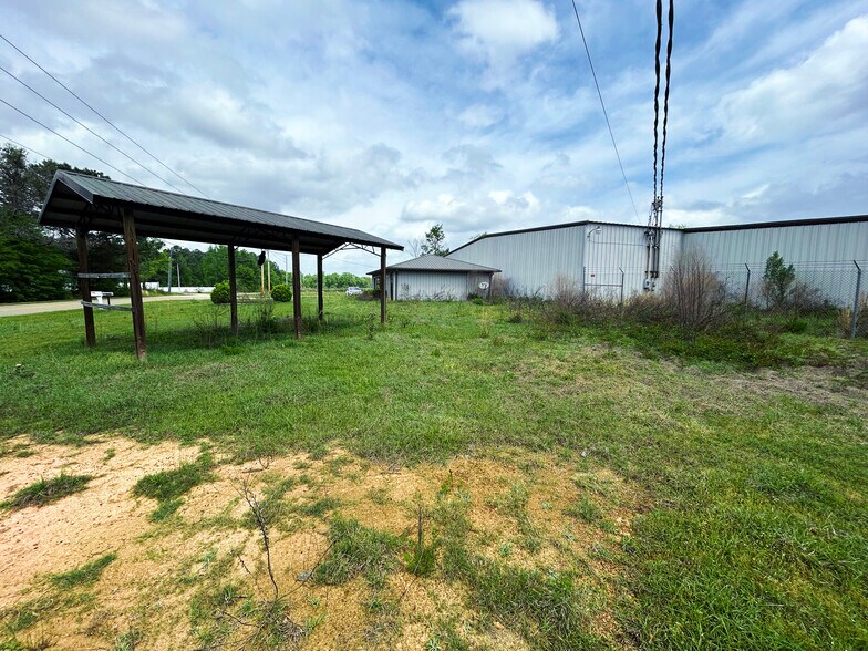 More Photos Of 378 Eastland Rd, Dothan Distribution For Sale